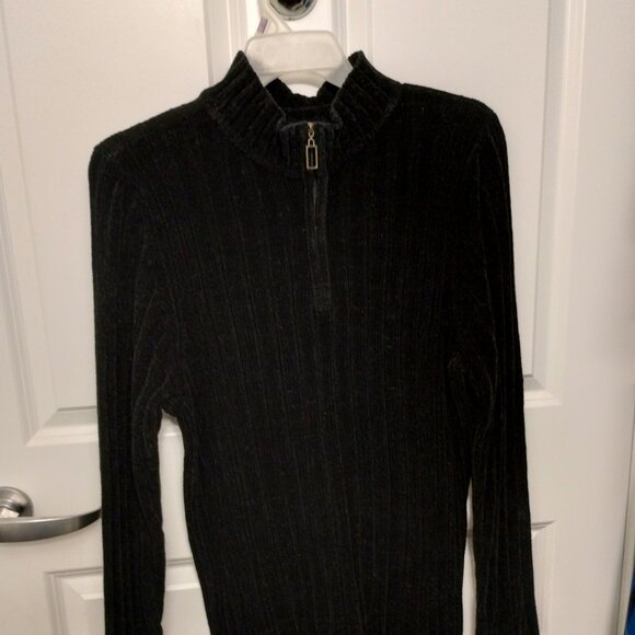 Sweaters - Picture 1 of 4